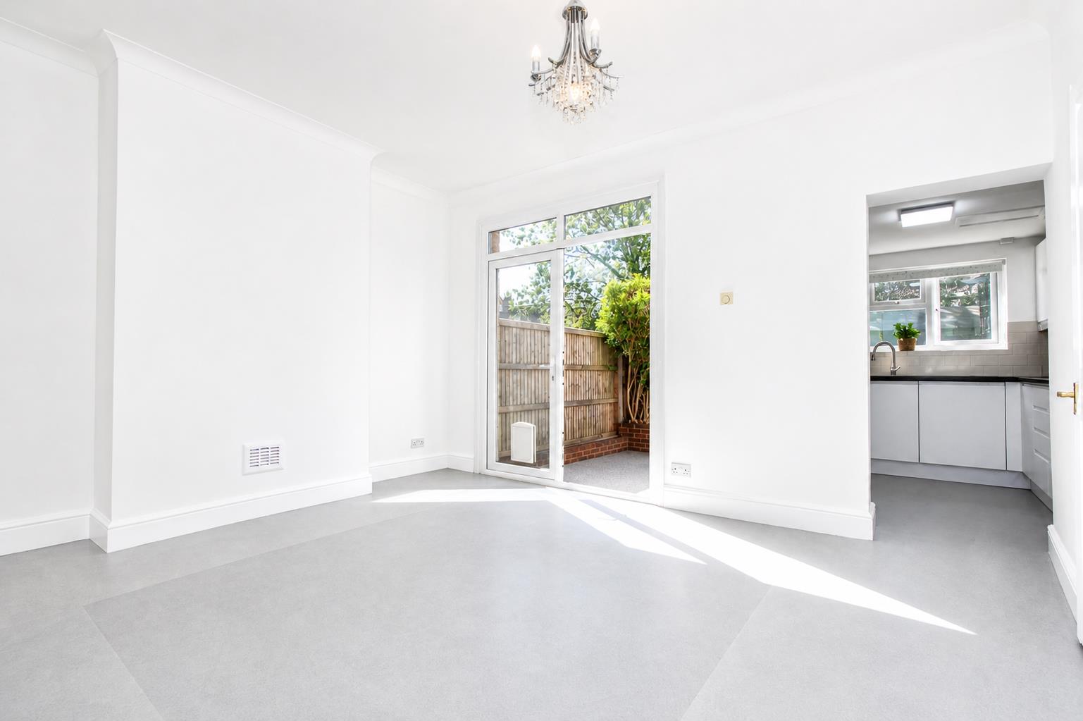 4 bed property in The Crescent, Sutton